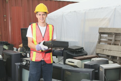 Recycling of concrete and metal from demolition waste
